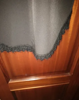 Chaqueta o vestido negro con estrellas y cinturon