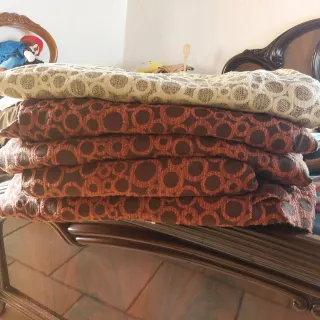 Copri letto tessuto beige e marrone