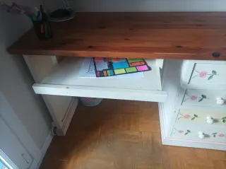 Escritorio  de madera de pino