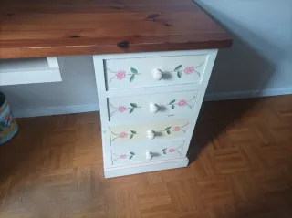 Escritorio  de madera de pino