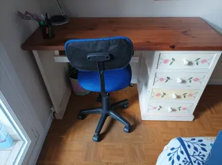 Escritorio  de madera de pino