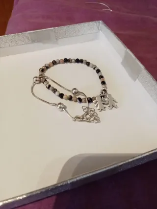 Pulsera de cuentas y plata con charms