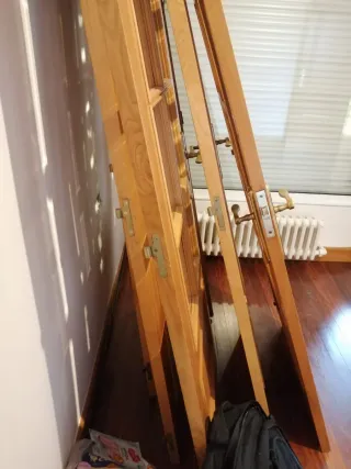 Puertas de madera con cristal (70€ c/u)