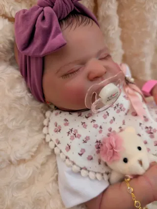 Reborn realizada con genesis horneada y barnizada