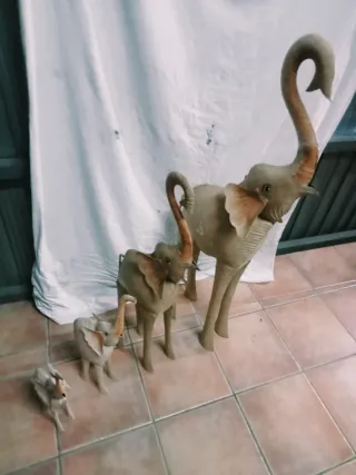 Familia de elefantes decorativos