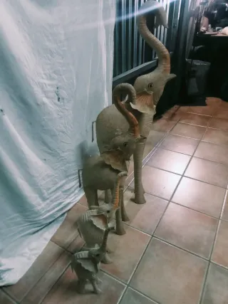 Familia de elefantes decorativos