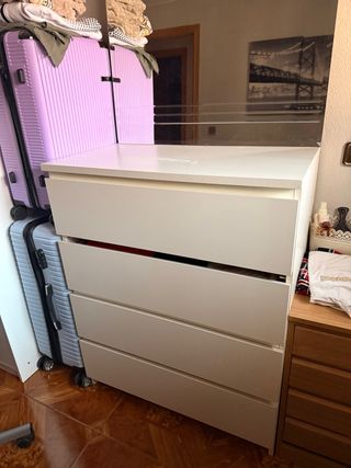 Cómoda Malm 4 cajones Ikea