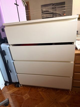 Cómoda Malm 4 cajones Ikea