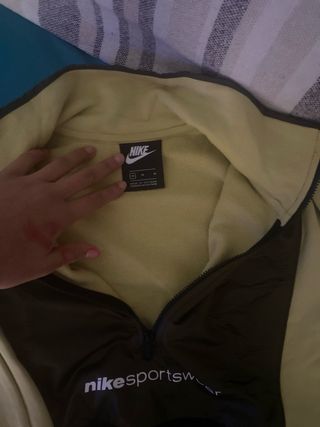 Sudadera Nike Sportswear verde y amarilla