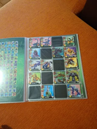 Álbum InviZimals The Resistance casi completo