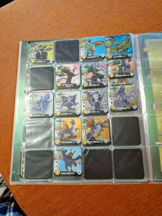 Álbum InviZimals The Resistance casi completo