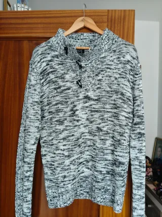 Jersey hombre cuello alto botones