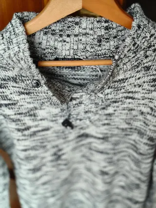 Jersey hombre cuello alto botones