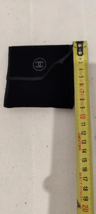 Bolsita pequeña Chanel negra