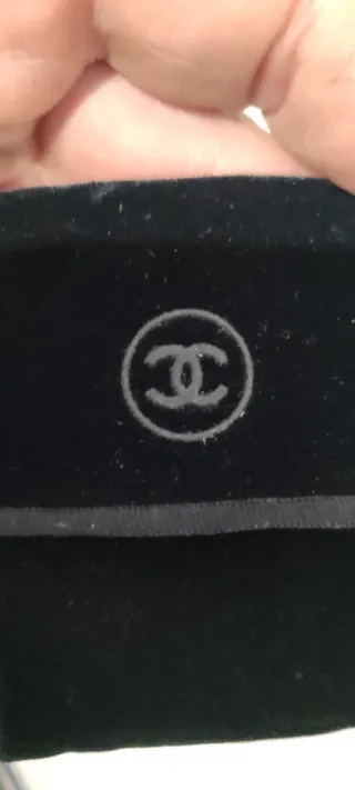 Bolsita pequeña Chanel negra