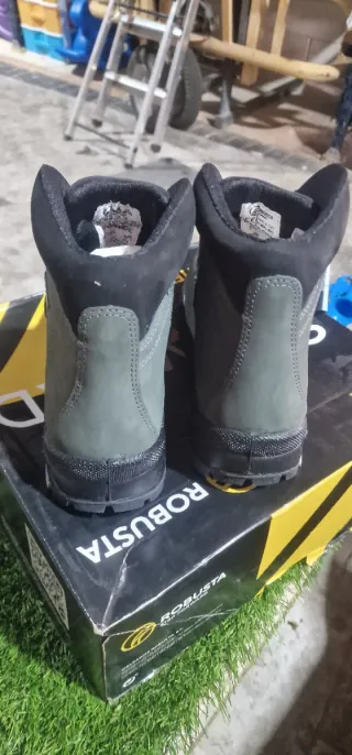 Botas de trabajo Robusta Dascilus Talla 41 Nuevas