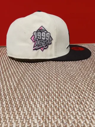 Gorra New Era 59Fifty Beige y Negra Talla 7.1/4