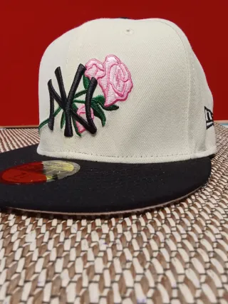 Gorra New Era 59Fifty Beige y Negra Talla 7.1/4