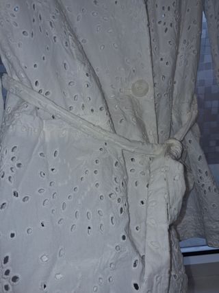 Americana blanca con cinturón