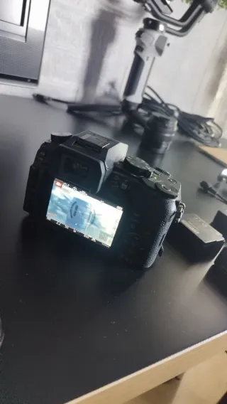 Cámara 4K LUMIX DMC G7 + OBJETIVOS + 3 BATERÍAS