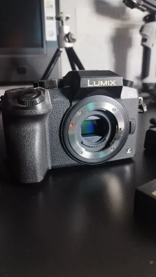 Cámara 4K LUMIX DMC G7 + OBJETIVOS + 3 BATERÍAS