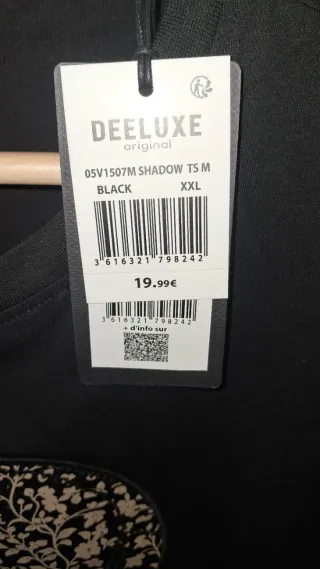 Camiseta Negra Calavera Dorada