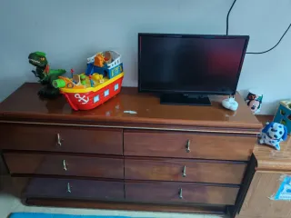 Cómoda de habitación de madera