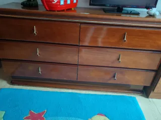 Cómoda de habitación de madera