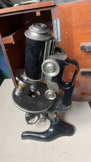 Balanza analítica antigua + microscopio