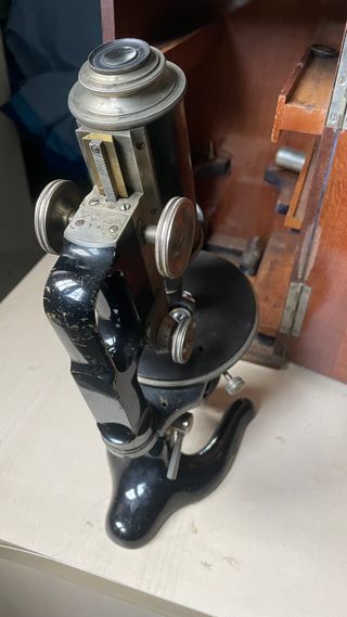 Balanza analítica antigua + microscopio