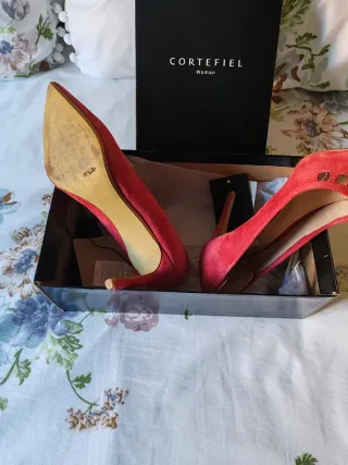 Zapato de tacón rojo