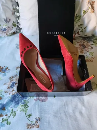 Zapato de tacón rojo