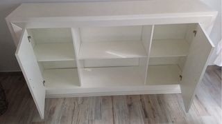 Aparador blanco de madera mide 1,80 de largo