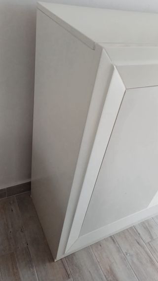 Aparador blanco de madera mide 1,80 de largo
