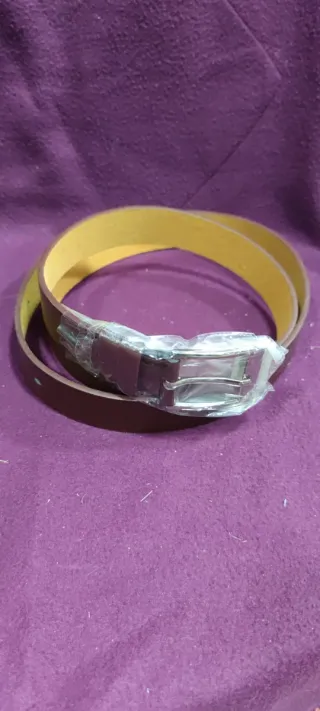 Cinturón marrón hebilla plateada