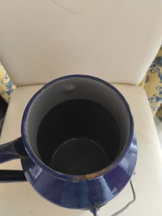 Lechera esmaltada azul antigua