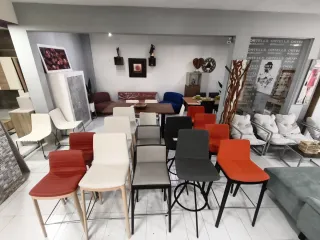 Taburetes altos en oferta.