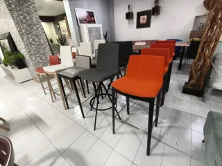 Taburetes altos en oferta.