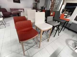 Taburetes altos en oferta.