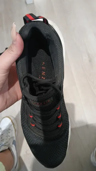 Zapatillas Mackenzie Negras y Rojas