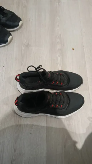 Zapatillas Mackenzie Negras y Rojas