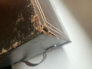 Baúl antiguo de cuero