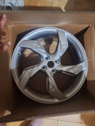 Llanta Opel Adam 18 pugadas.