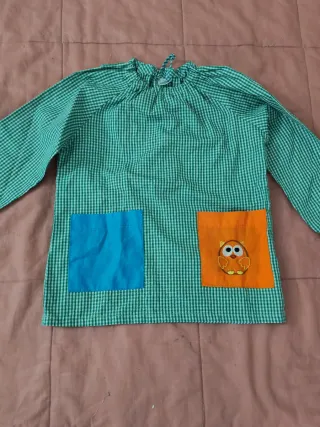 Bata escolar talla 1
