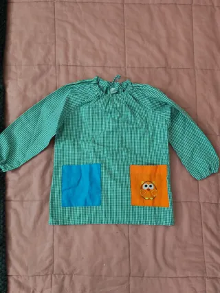 Bata escolar talla 1