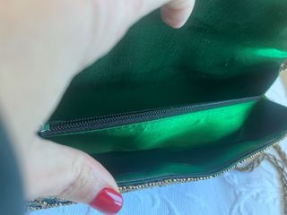 Bolso de fiesta verde con pedrería