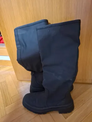 Botas altas negras.Tejido tipo neopreno