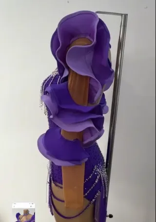 Vestido de baile morado y plata