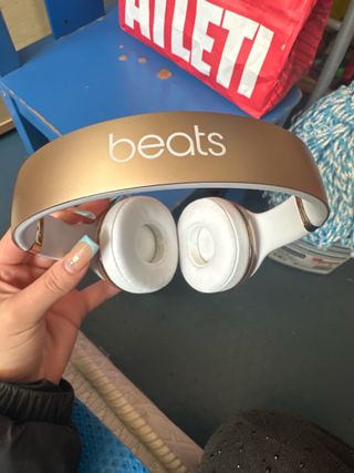 Cascos Beats Dorados y Blancos