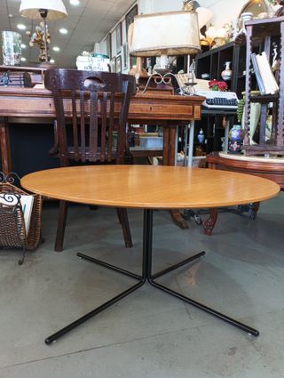 Mesa de centro redonda estilo industrial escandina